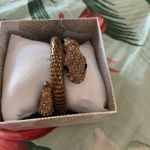 Gold bracelet(FREE WITH $25+ PURCHASE)
